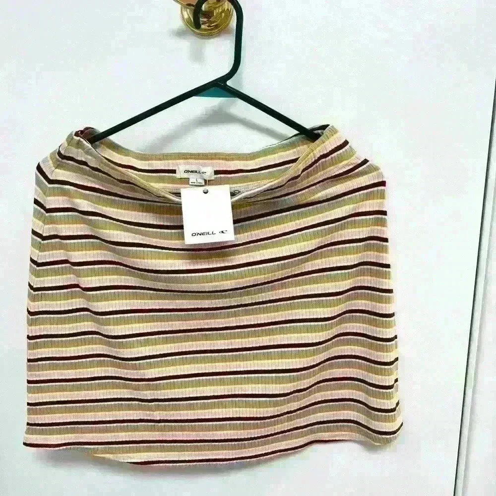 NWT ONeill Skirt. Size Large